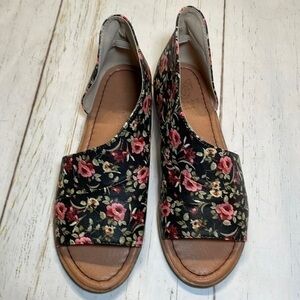 Beast fashion shoes women’s black with rose floral design. Size 5.5